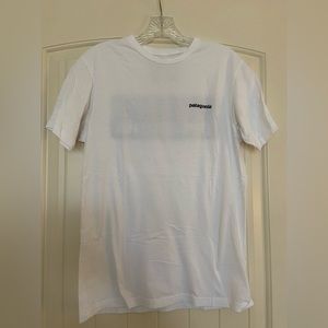 Patagonia Men’s Cut White T-Shirt Size Small. GOOD CONDITION
